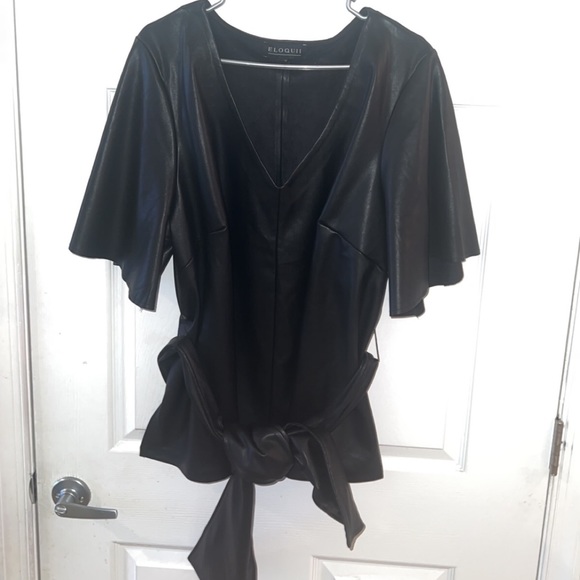 ELOQUI BELTED LEATHER TOP - Picture 2 of 3